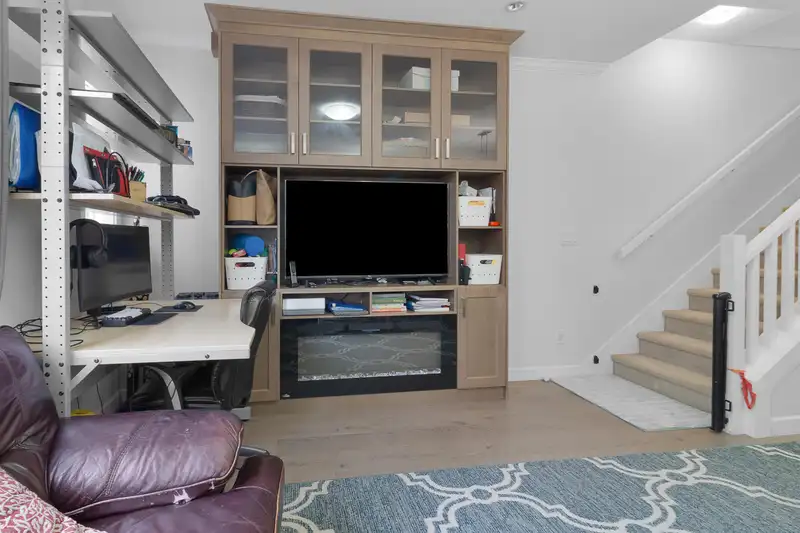 31 16127 87 AVENUE - photo 4 of 32