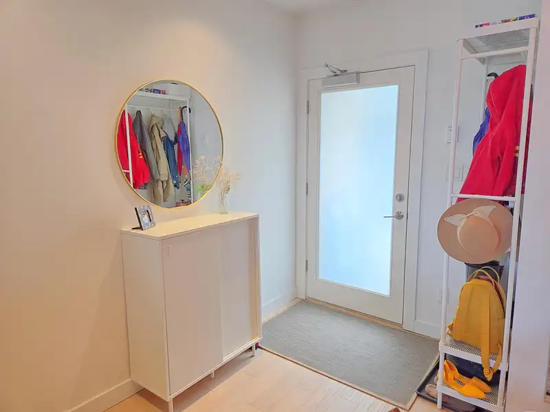 311 1647 E PENDER STREET - photo 2 of 40
