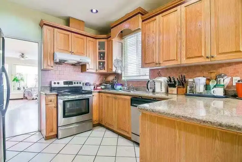 5737 RUMBLE STREET - photo 4 of 8