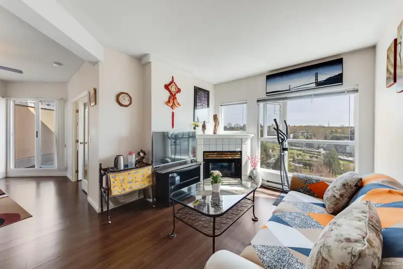 1502 9830 WHALLEY BOULEVARD - photo 4 of 12