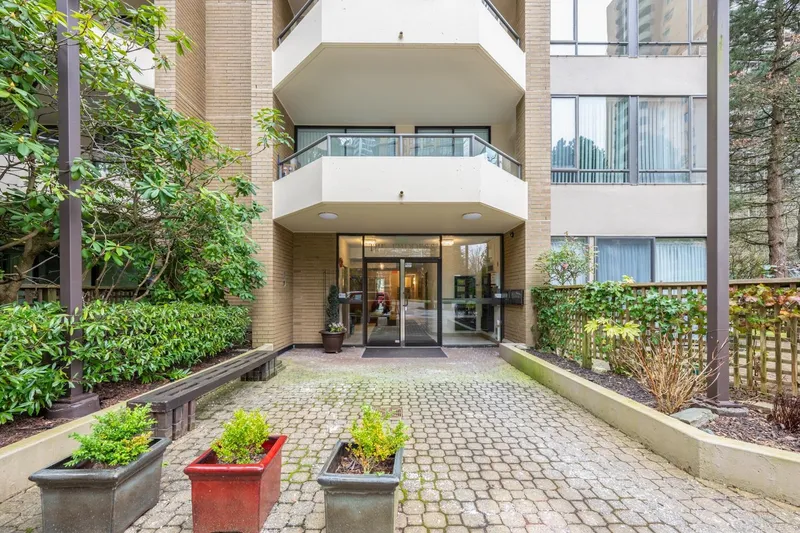 1601 6282 KATHLEEN AVENUE - photo 1 of 24