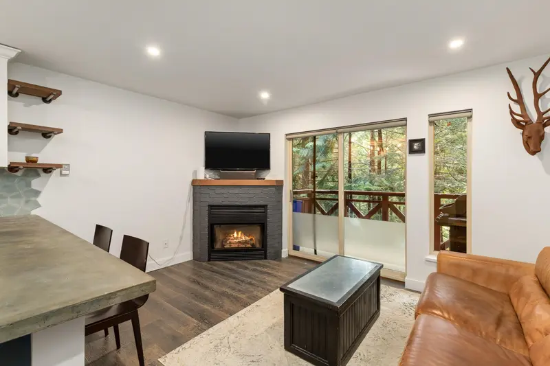 113 3070 HILLCREST DRIVE - photo 2 of 15