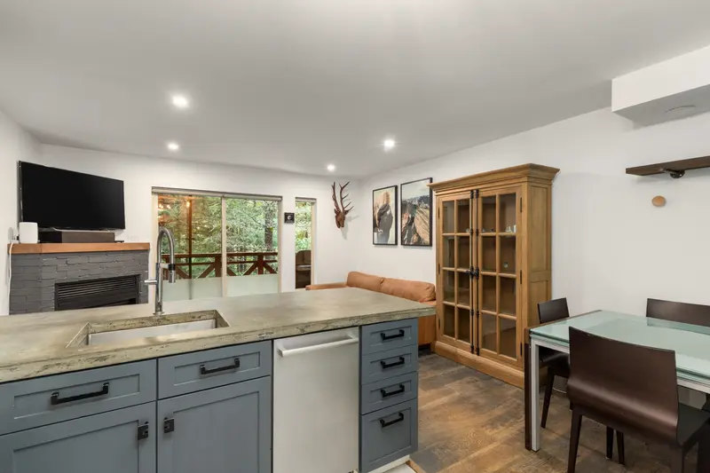 113 3070 HILLCREST DRIVE - photo 4 of 15