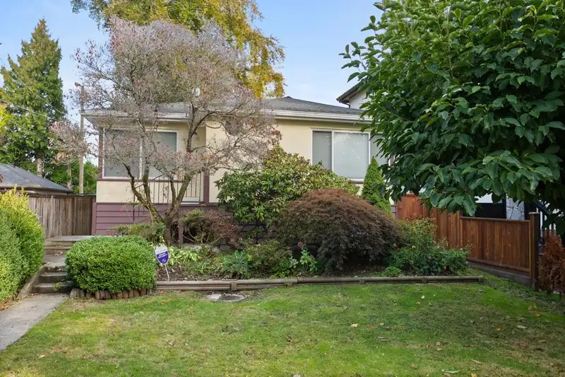 7526 SELKIRK STREET - photo 1 of 15