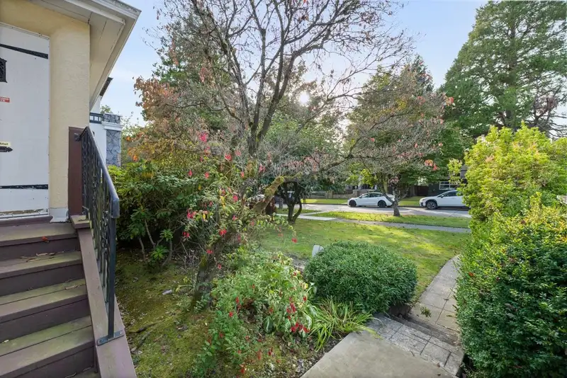 7526 SELKIRK STREET - photo 2 of 15