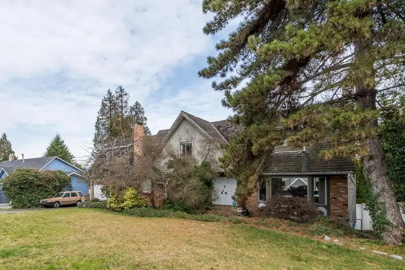 1076 WALALEE DRIVE - photo 1 of 40