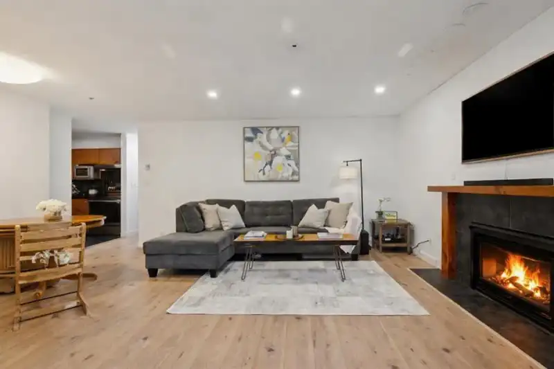 102 1689 E 4TH AVENUE - photo 3 of 28