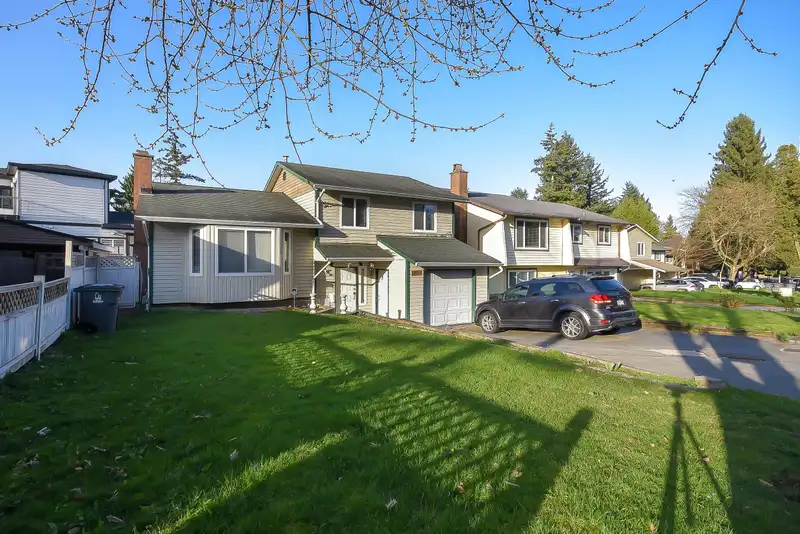 13213 64A AVENUE - photo 2 of 39