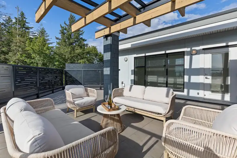 502 5380 TYEE LANE - photo 2 of 34