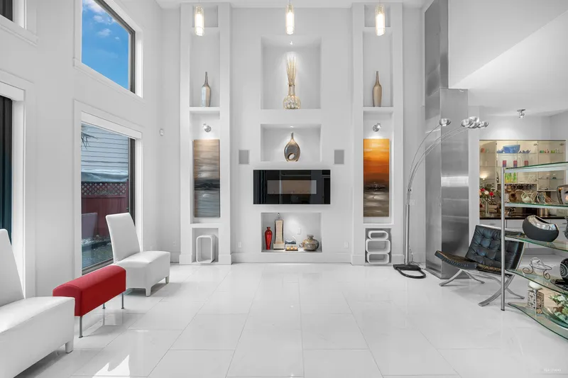 6760 COLTSFOOT DRIVE - photo 2 of 24