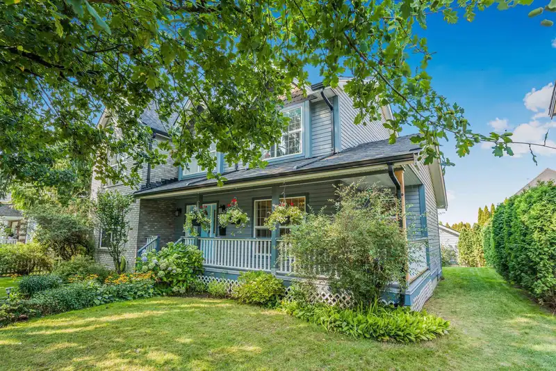 21615 46 AVENUE - photo 2 of 40