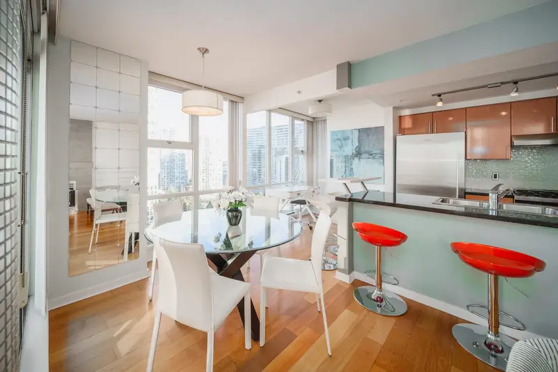 1906 1077 MARINASIDE CRESCENT - photo 4 of 25