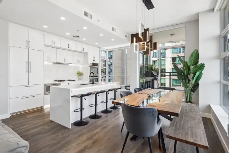 1401 1205 HOWE STREET - photo 3 of 40