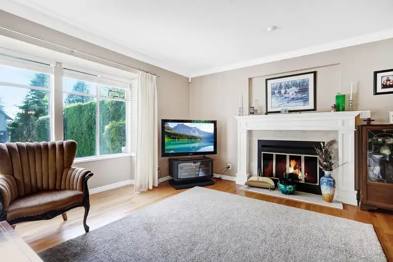 2285 GALE AVENUE - photo 4 of 40