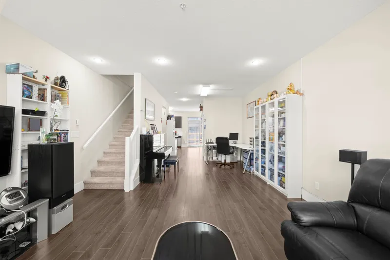 4 19752 55A AVENUE - photo 2 of 25