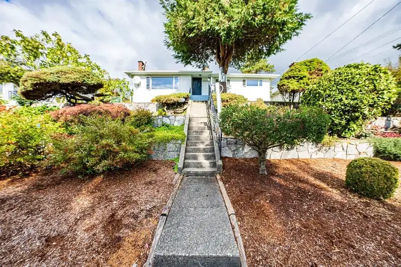 5529 KEITH STREET - photo 1 of 16