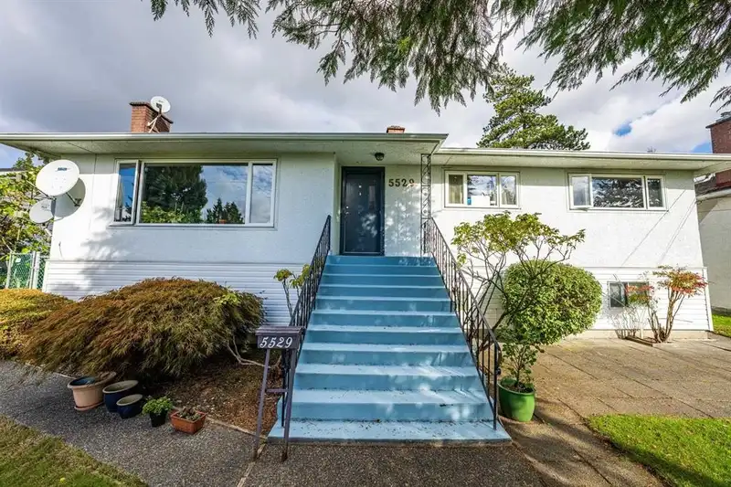 5529 KEITH STREET - photo 2 of 16