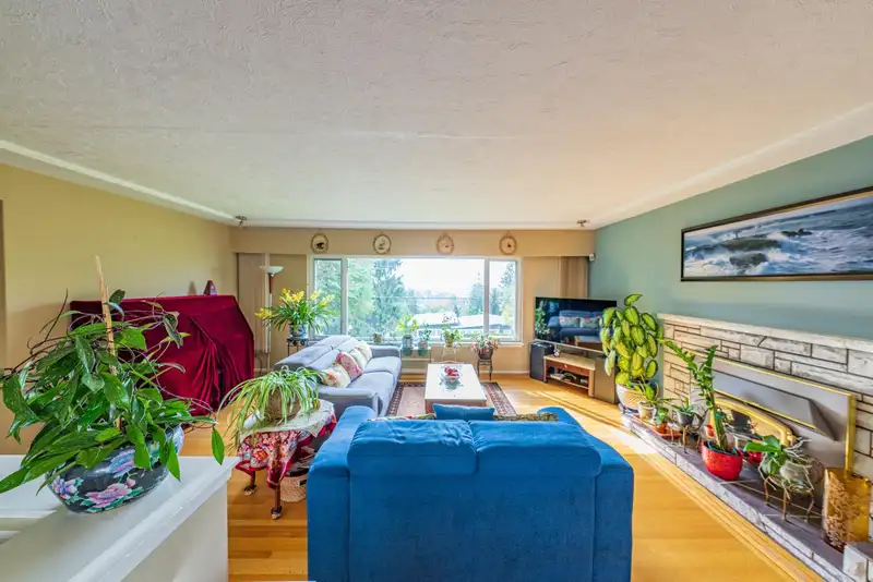 5529 KEITH STREET - photo 4 of 16