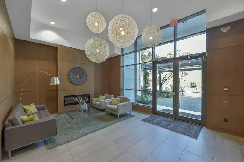 305 550 SEABORNE PLACE - photo 3 of 38