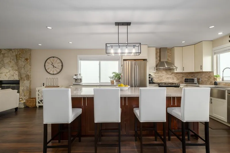 459 CARIBOO CRESCENT - photo 1 of 25