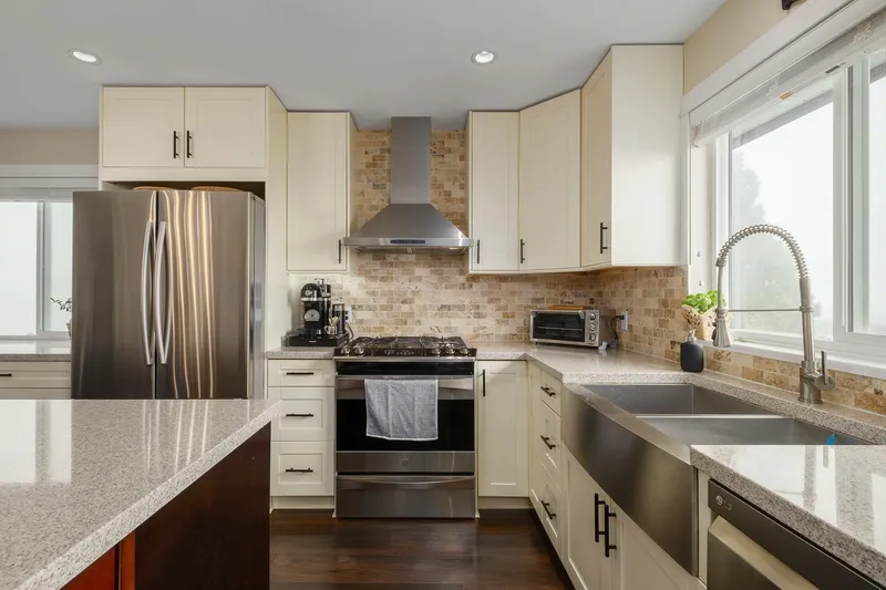 459 CARIBOO CRESCENT - photo 2 of 25