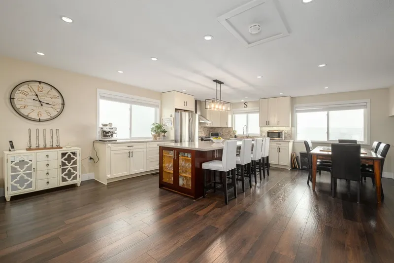 459 CARIBOO CRESCENT - photo 3 of 25