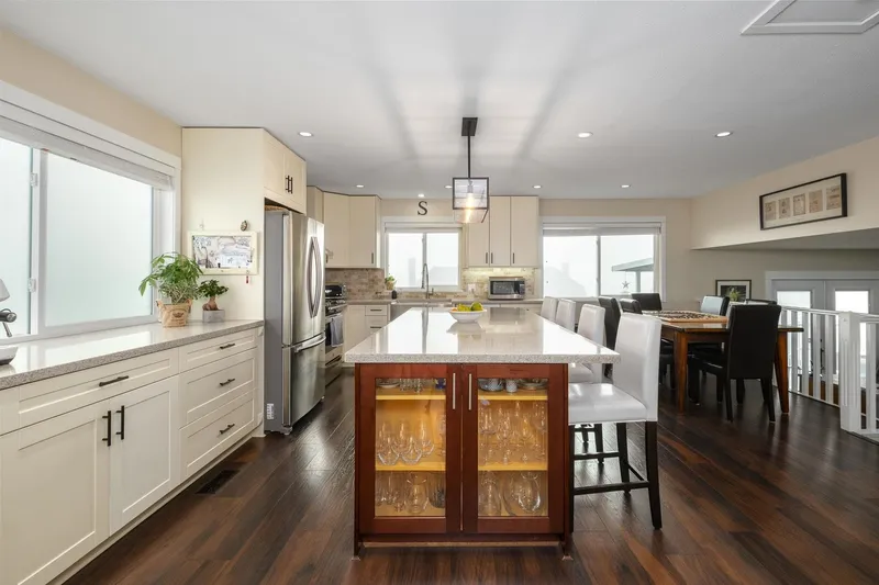 459 CARIBOO CRESCENT - photo 4 of 25