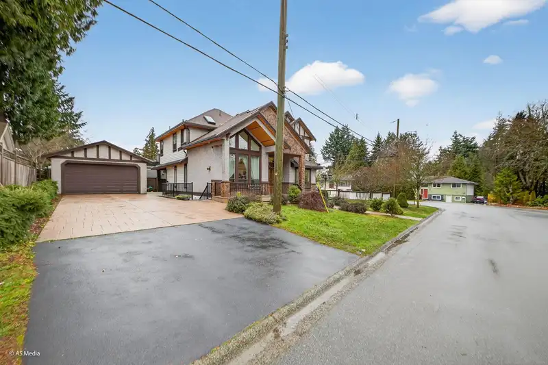 9543 119A STREET - photo 2 of 40