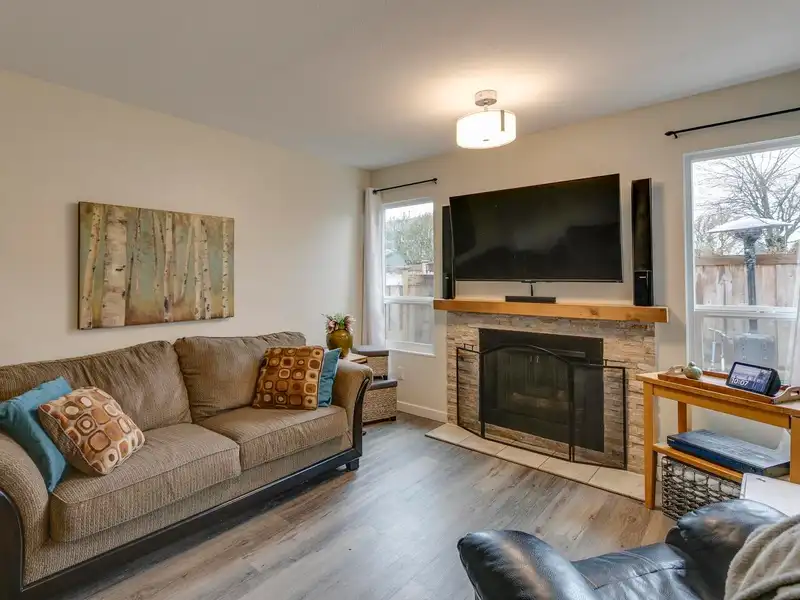 33 20653 THORNE AVENUE - photo 4 of 40