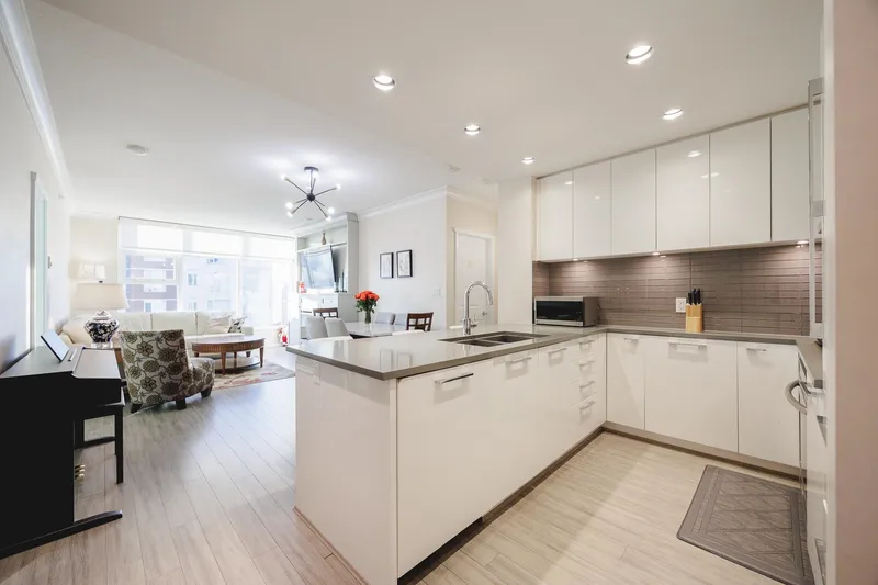 2205 3102 WINDSOR GATE - photo 3 of 25