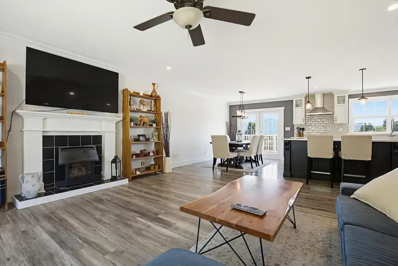34246 JASPER AVENUE - photo 3 of 40