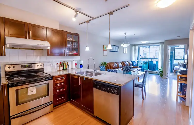322 2150 E HASTINGS STREET - photo 3 of 17