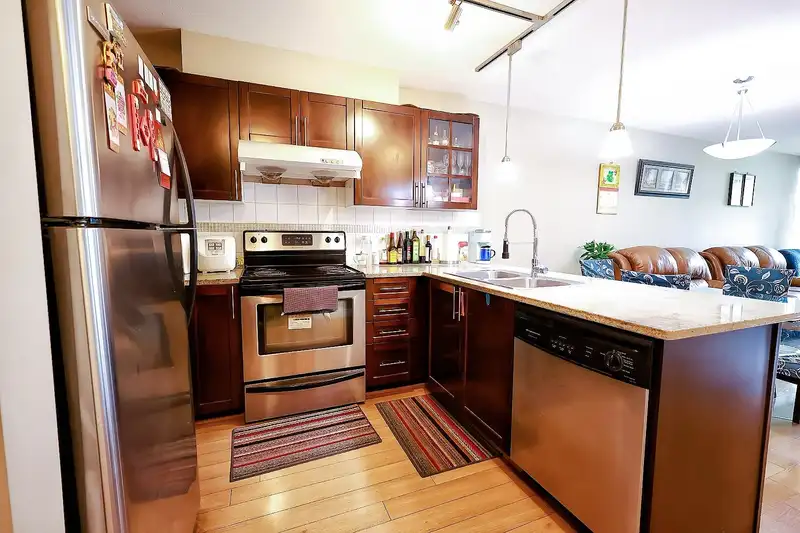 322 2150 E HASTINGS STREET - photo 4 of 17