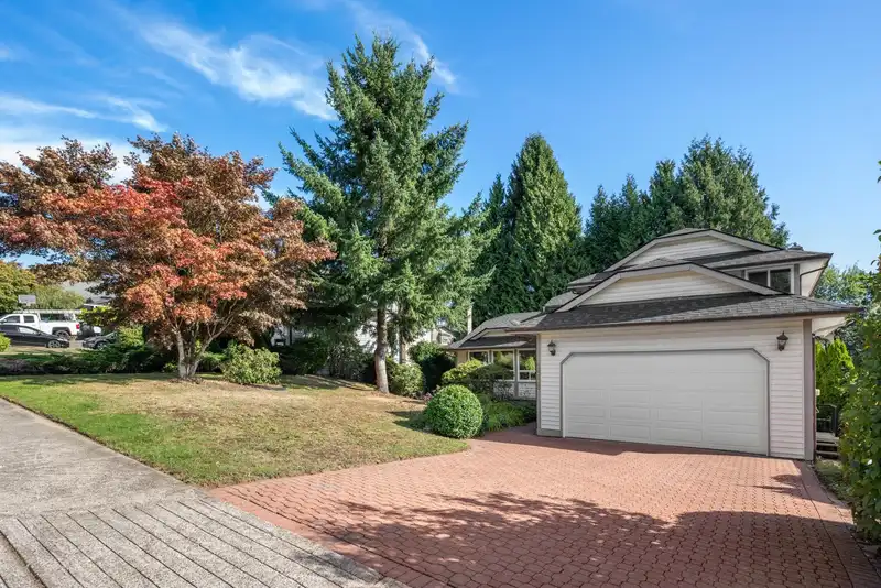 2556 TRILLIUM PLACE - photo 2 of 40
