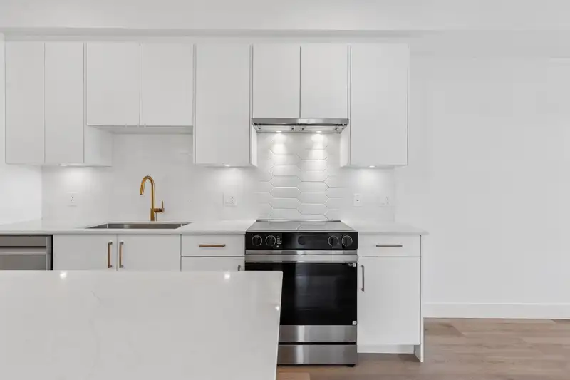 304 20286 72B AVENUE - photo 3 of 18