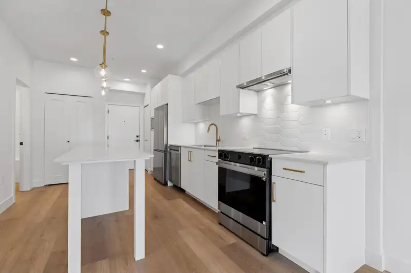 304 20286 72B AVENUE - photo 4 of 18