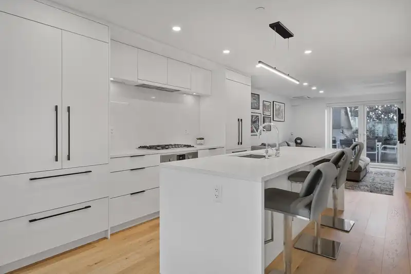 101 649 E 3RD STREET - photo 2 of 40