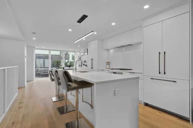 101 649 E 3RD STREET - photo 4 of 40