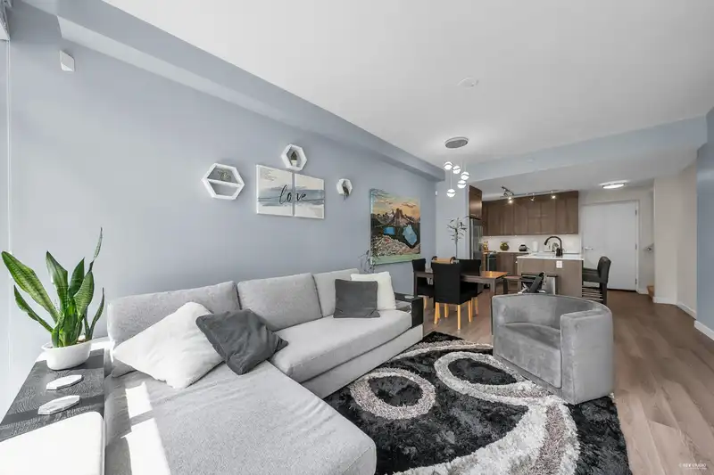 1017 QUEBEC STREET - photo 4 of 35