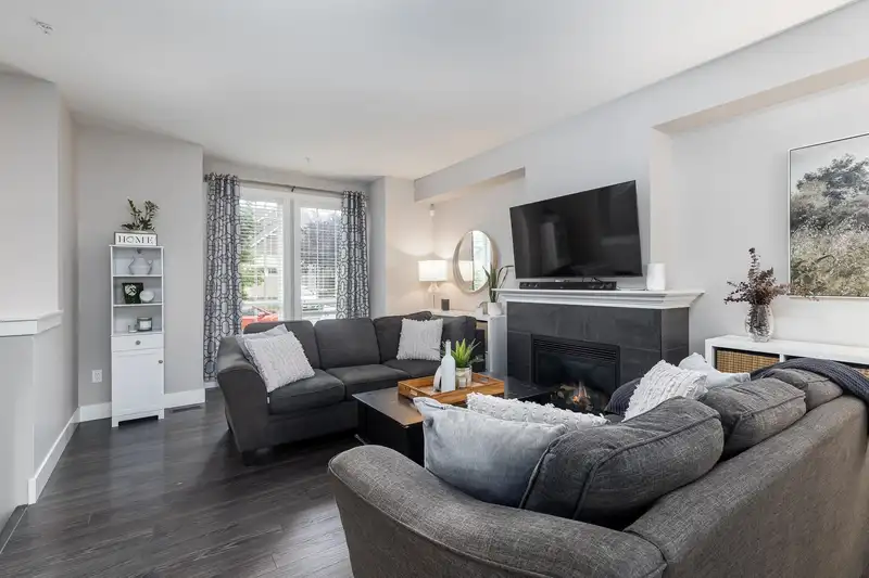 21031 79A AVENUE - photo 3 of 35