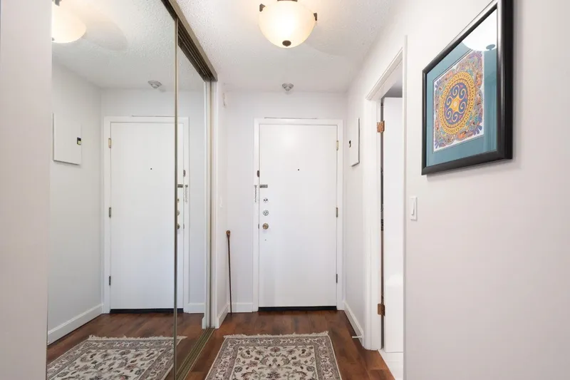 203 1696 W 10TH AVENUE - photo 4 of 25