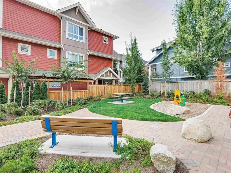 45 843 EWEN AVENUE - photo 3 of 37