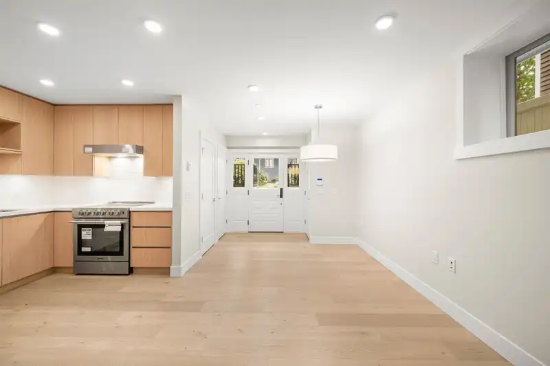 1058 W 15TH AVENUE - photo 2 of 5