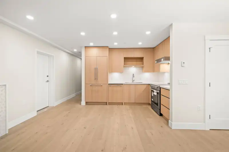 1058 W 15TH AVENUE - photo 3 of 5