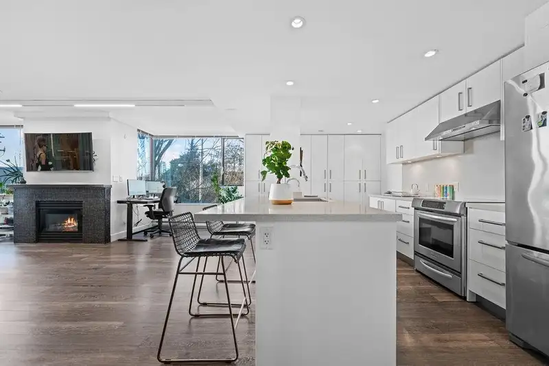 201 2438 HEATHER STREET - photo 4 of 28