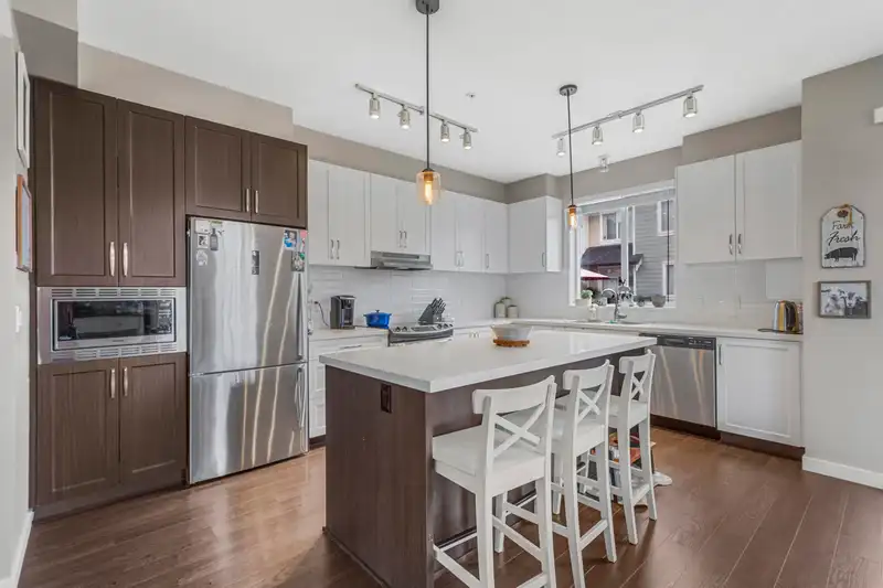 6 8050 204 STREET - photo 2 of 36