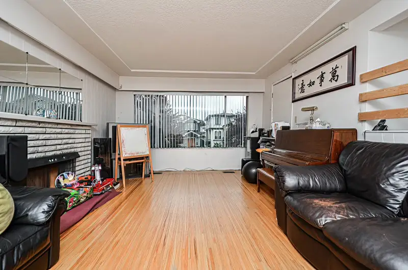 6021 COMMERCIAL STREET - photo 2 of 25