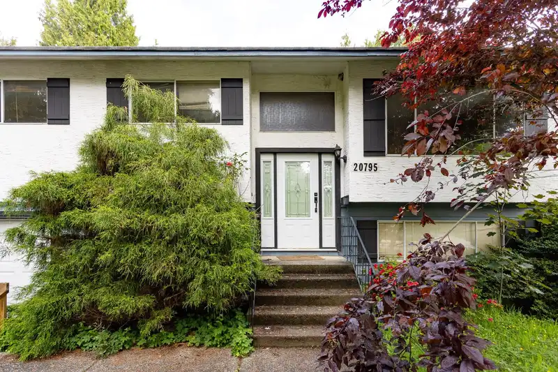 20795 117 AVENUE - photo 1 of 9