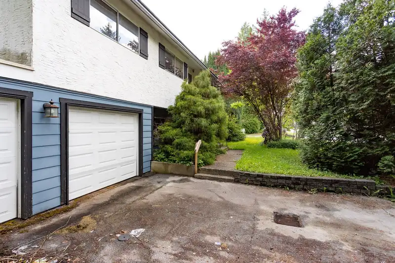 20795 117 AVENUE - photo 4 of 9