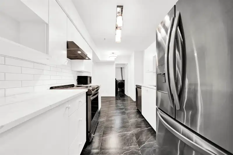 301 22351 ST. ANNE AVENUE - photo 3 of 30